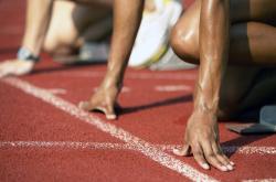 羽毛球赛场焦点！意大利队对阵中国队，意外判罚引发热议，比赛氛围紧张