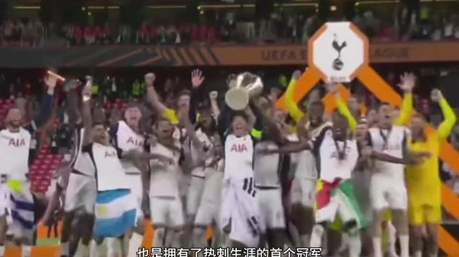 孙兴慜场边指挥情绪激动，尤文图斯队员怒摔水瓶的简单介绍